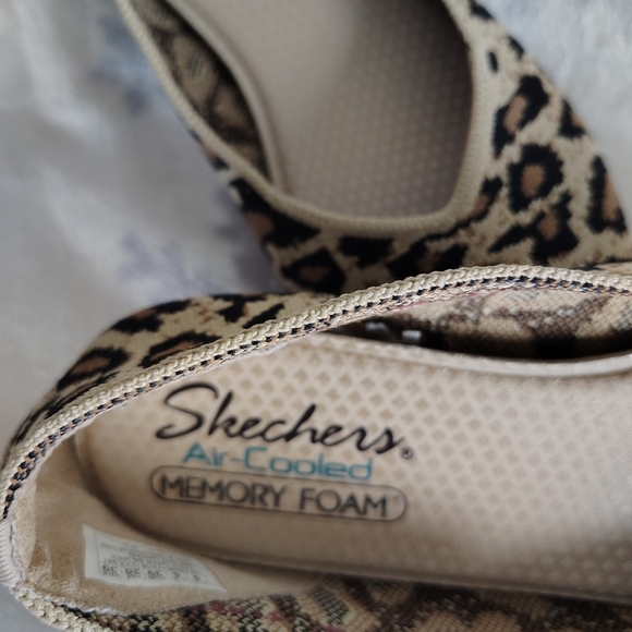 Skechers Air Cooled Memory Foam Animal Print Ballet Flats 9 - Picture 3 of 9